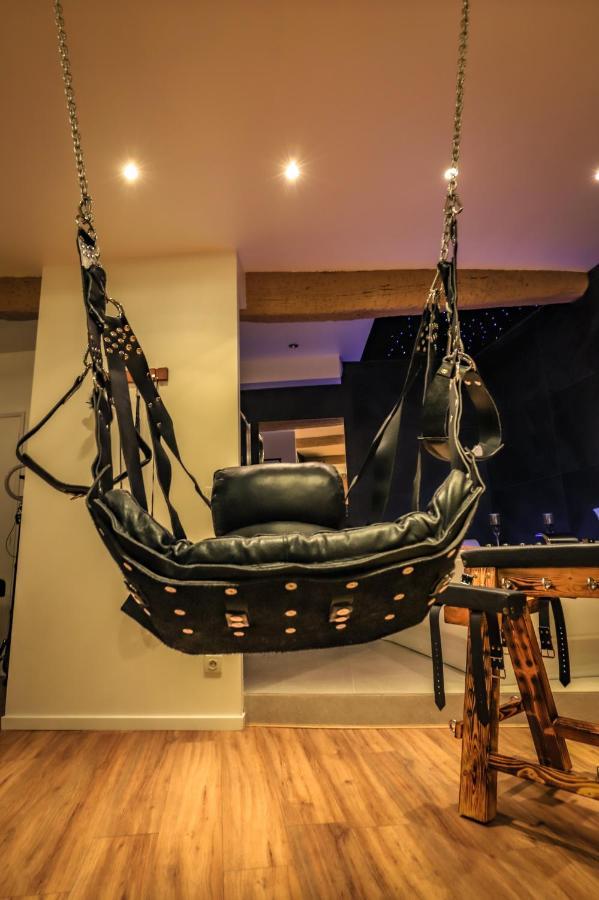 La Loveroom Bdsm Grassoise "La Chambre Des Desirs" Grasse Luaran gambar
