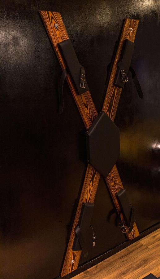 La Loveroom Bdsm Grassoise "La Chambre Des Desirs" Grasse Luaran gambar